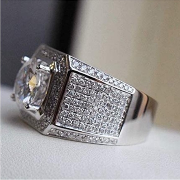 18k 2ct Solitaire Ring - Picture 5 of 14